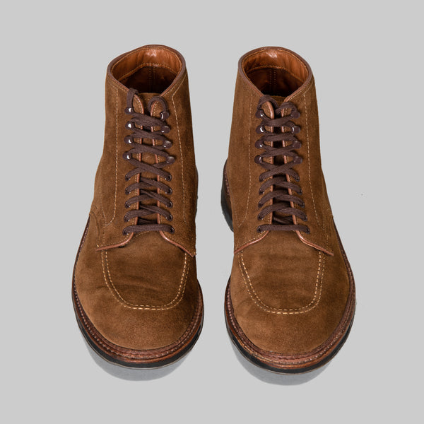 Alden × Tassels Indy Boot Snuff Suede Indy Boot, Snuff Suede - Alden - Leffot